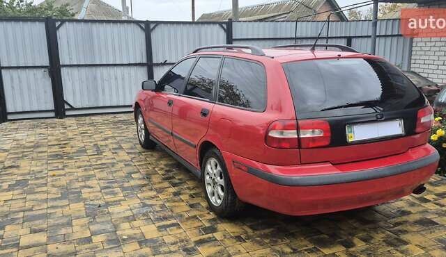 Червоний Вольво V40, об'ємом двигуна 1.95 л та пробігом 220 тис. км за 3900 $, фото 2 на Automoto.ua