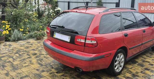 Червоний Вольво V40, об'ємом двигуна 1.95 л та пробігом 220 тис. км за 3900 $, фото 4 на Automoto.ua