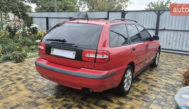 Червоний Вольво V40, об'ємом двигуна 1.95 л та пробігом 220 тис. км за 3900 $, фото 3 на Automoto.ua