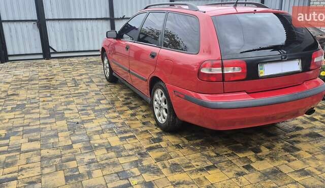 Червоний Вольво V40, об'ємом двигуна 1.95 л та пробігом 220 тис. км за 3900 $, фото 1 на Automoto.ua