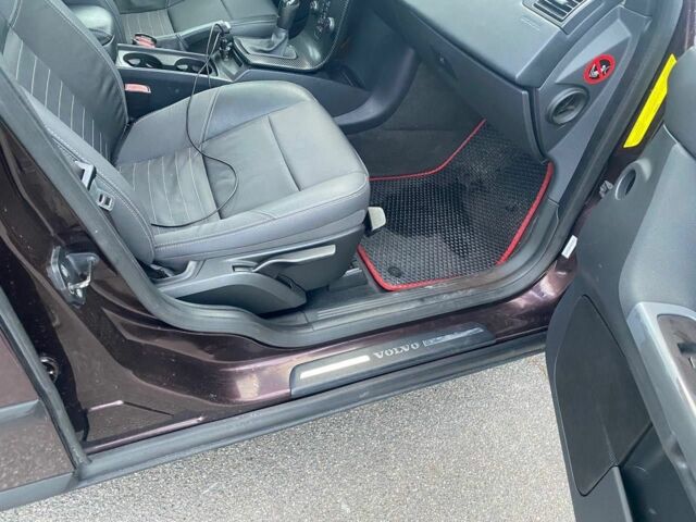 Червоний Вольво V40, об'ємом двигуна 1.6 л та пробігом 325 тис. км за 7300 $, фото 16 на Automoto.ua