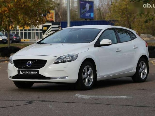 Вольво В40, объемом двигателя 1.6 л и пробегом 144 тыс. км за 11900 $, фото 2 на Automoto.ua