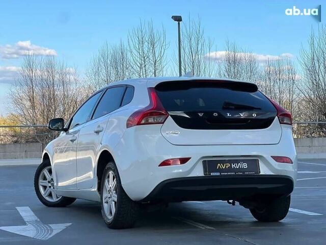 Вольво В40, объемом двигателя 1.6 л и пробегом 307 тыс. км за 8900 $, фото 8 на Automoto.ua