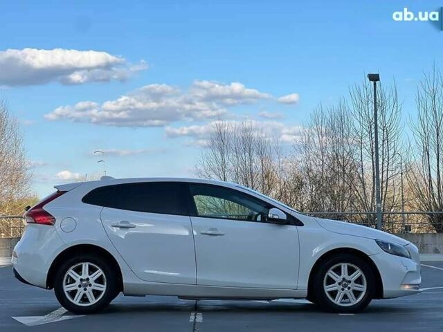 Вольво В40, объемом двигателя 1.6 л и пробегом 307 тыс. км за 8900 $, фото 6 на Automoto.ua