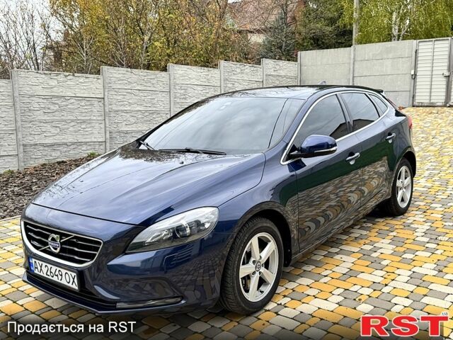 Вольво В40, объемом двигателя 2 л и пробегом 273 тыс. км за 13500 $, фото 2 на Automoto.ua