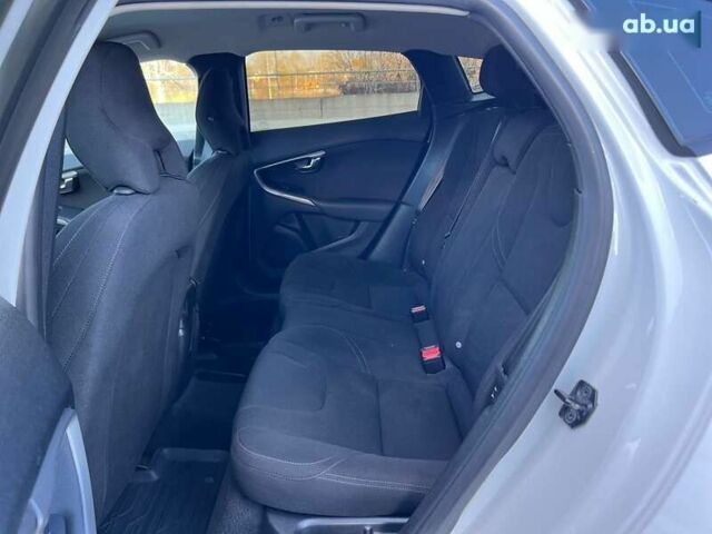 Вольво В40, объемом двигателя 1.6 л и пробегом 307 тыс. км за 8900 $, фото 29 на Automoto.ua