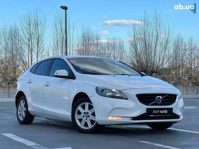 Вольво В40, объемом двигателя 1.6 л и пробегом 307 тыс. км за 8900 $, фото 3 на Automoto.ua