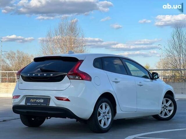 Вольво В40, объемом двигателя 1.6 л и пробегом 307 тыс. км за 8900 $, фото 13 на Automoto.ua