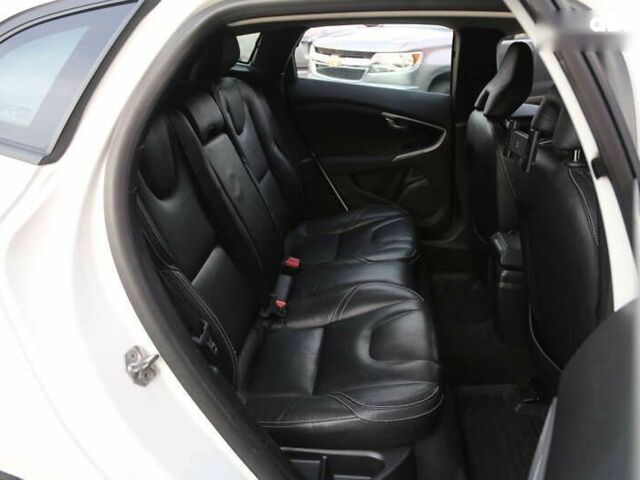 Вольво В40, объемом двигателя 1.6 л и пробегом 144 тыс. км за 11900 $, фото 10 на Automoto.ua