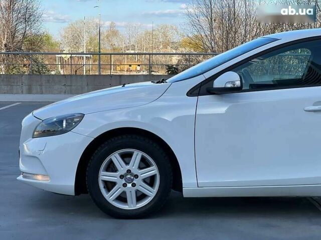 Вольво В40, объемом двигателя 1.6 л и пробегом 307 тыс. км за 8900 $, фото 4 на Automoto.ua