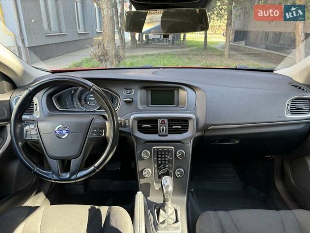 Вольво В40, объемом двигателя 1.56 л и пробегом 224 тыс. км за 11000 $, фото 7 на Automoto.ua