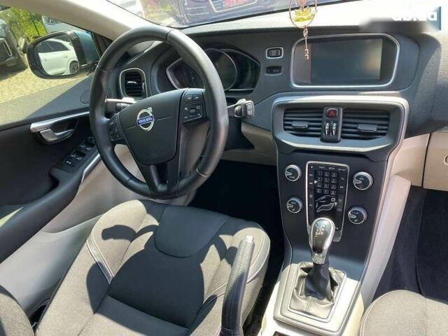 Вольво В40, объемом двигателя 1.6 л и пробегом 97 тыс. км за 13300 $, фото 9 на Automoto.ua