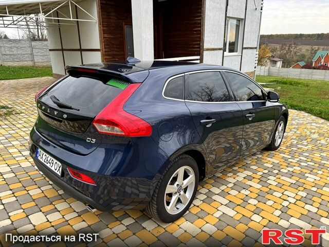 Вольво В40, объемом двигателя 2 л и пробегом 273 тыс. км за 13500 $, фото 4 на Automoto.ua
