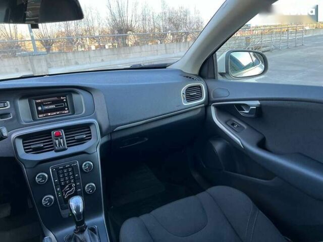 Вольво В40, объемом двигателя 1.6 л и пробегом 307 тыс. км за 8900 $, фото 23 на Automoto.ua