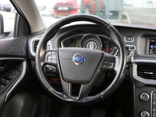 Вольво В40, объемом двигателя 1.6 л и пробегом 144 тыс. км за 11900 $, фото 15 на Automoto.ua