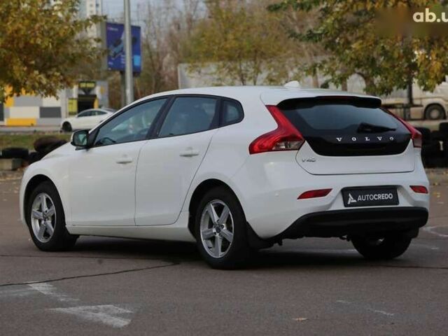 Вольво В40, объемом двигателя 1.6 л и пробегом 144 тыс. км за 11900 $, фото 4 на Automoto.ua