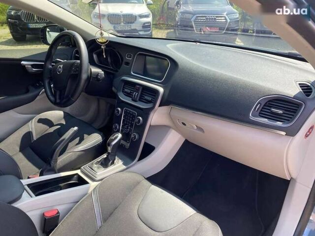 Вольво В40, объемом двигателя 1.6 л и пробегом 97 тыс. км за 13300 $, фото 8 на Automoto.ua