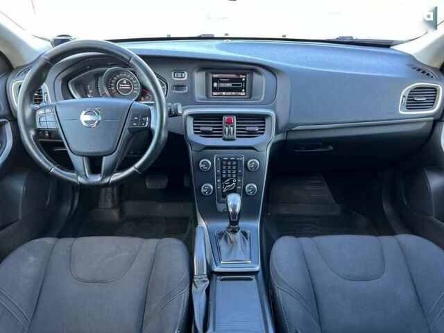 Вольво В40, объемом двигателя 1.6 л и пробегом 307 тыс. км за 8900 $, фото 24 на Automoto.ua