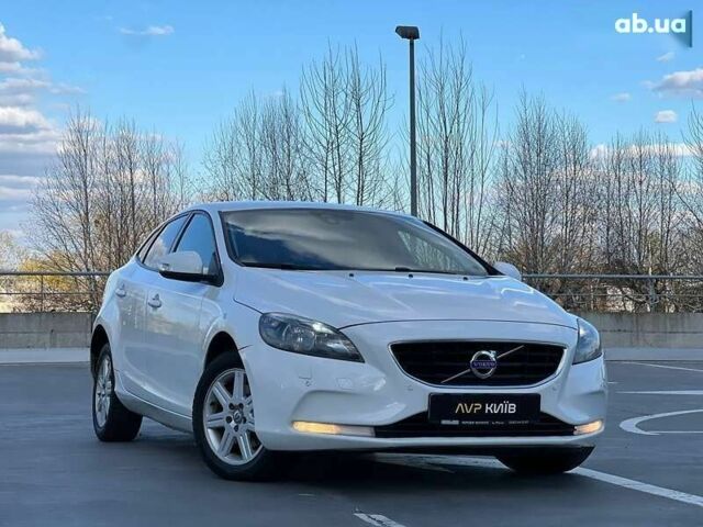 Вольво В40, объемом двигателя 1.6 л и пробегом 307 тыс. км за 8900 $, фото 2 на Automoto.ua