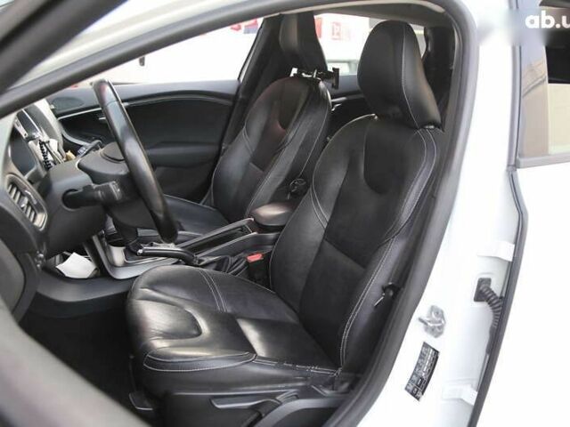 Вольво В40, объемом двигателя 1.6 л и пробегом 144 тыс. км за 11900 $, фото 8 на Automoto.ua