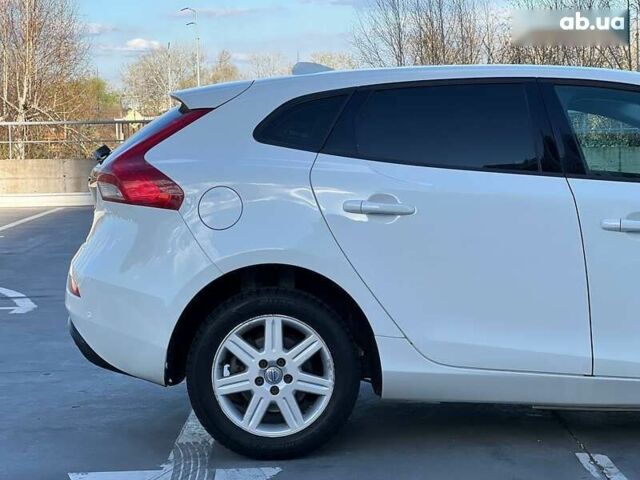 Вольво В40, объемом двигателя 1.6 л и пробегом 307 тыс. км за 8900 $, фото 12 на Automoto.ua