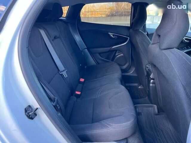 Вольво В40, объемом двигателя 1.6 л и пробегом 307 тыс. км за 8900 $, фото 26 на Automoto.ua