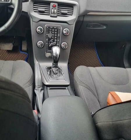 Вольво В40, объемом двигателя 1.56 л и пробегом 146 тыс. км за 12300 $, фото 4 на Automoto.ua