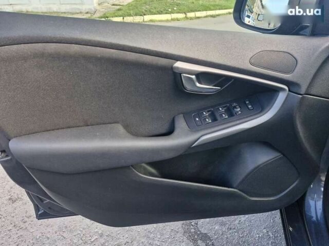Вольво В40, объемом двигателя 1.6 л и пробегом 142 тыс. км за 12699 $, фото 11 на Automoto.ua