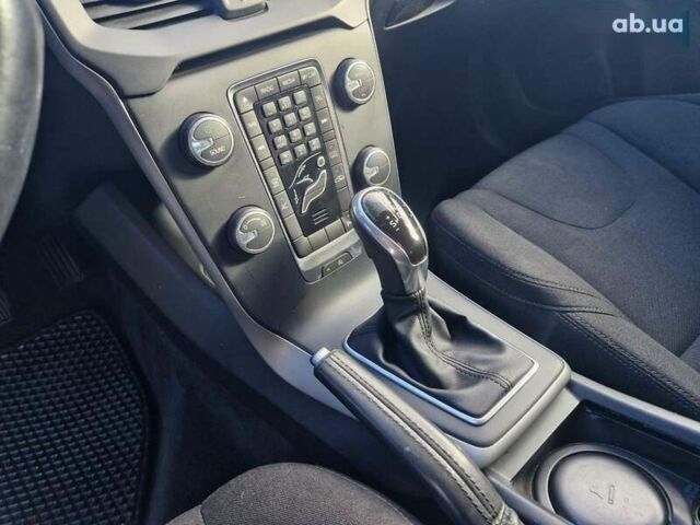 Вольво В40, объемом двигателя 1.6 л и пробегом 142 тыс. км за 12699 $, фото 25 на Automoto.ua