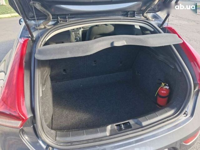 Вольво В40, объемом двигателя 1.6 л и пробегом 142 тыс. км за 12699 $, фото 10 на Automoto.ua