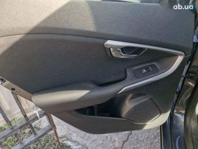 Вольво В40, объемом двигателя 1.6 л и пробегом 142 тыс. км за 12699 $, фото 13 на Automoto.ua