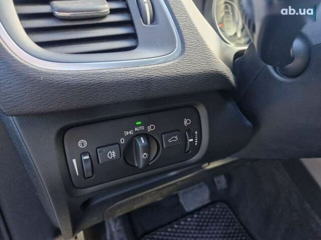 Вольво В40, объемом двигателя 1.6 л и пробегом 142 тыс. км за 12699 $, фото 14 на Automoto.ua