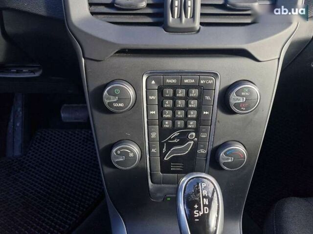 Вольво В40, объемом двигателя 1.6 л и пробегом 142 тыс. км за 12699 $, фото 26 на Automoto.ua