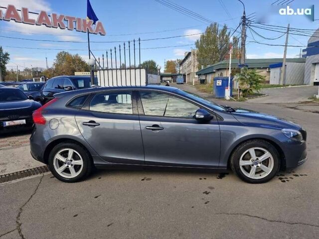 Вольво В40, объемом двигателя 1.6 л и пробегом 142 тыс. км за 12699 $, фото 6 на Automoto.ua