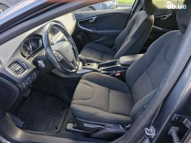 Вольво В40, объемом двигателя 1.6 л и пробегом 142 тыс. км за 12699 $, фото 16 на Automoto.ua