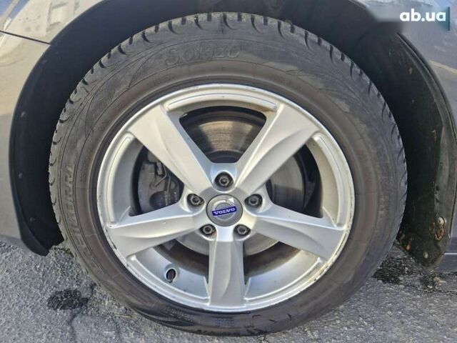 Вольво В40, объемом двигателя 1.6 л и пробегом 142 тыс. км за 12699 $, фото 7 на Automoto.ua