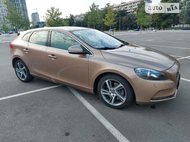 Вольво V40, об'ємом двигуна 2 л та пробігом 94 тис. км за 15500 $, фото 6 на Automoto.ua