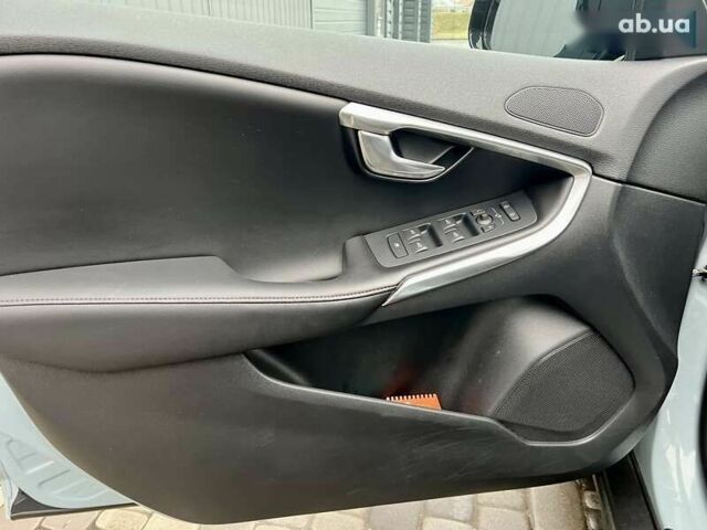 Вольво В40, объемом двигателя 0 л и пробегом 135 тыс. км за 17900 $, фото 13 на Automoto.ua