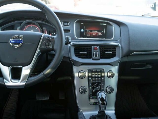 Вольво В40, объемом двигателя 2 л и пробегом 50 тыс. км за 16700 $, фото 17 на Automoto.ua