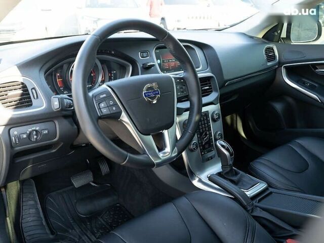 Вольво В40, объемом двигателя 2 л и пробегом 50 тыс. км за 16700 $, фото 26 на Automoto.ua