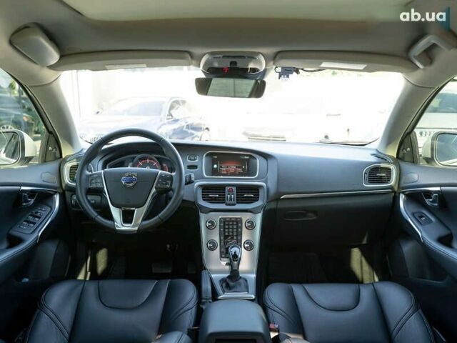 Вольво В40, объемом двигателя 2 л и пробегом 50 тыс. км за 16700 $, фото 14 на Automoto.ua