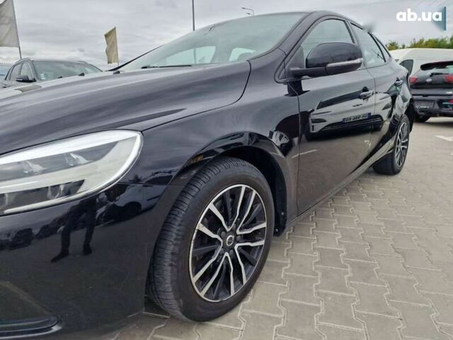 Вольво В40, объемом двигателя 2 л и пробегом 220 тыс. км за 14800 $, фото 1 на Automoto.ua