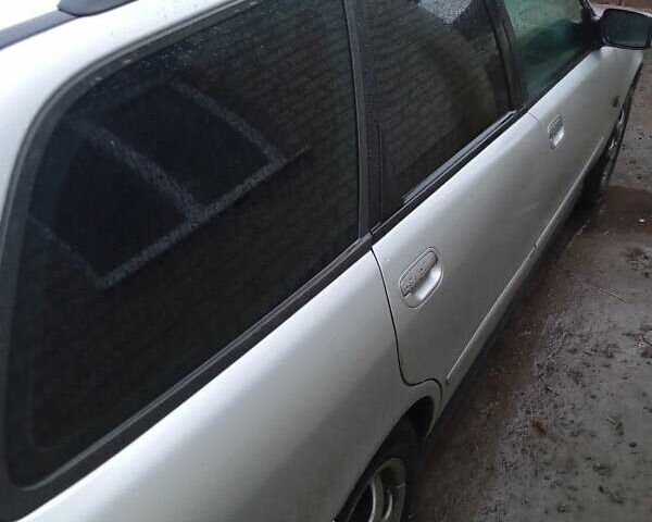 Вольво В40, объемом двигателя 1.9 л и пробегом 232 тыс. км за 3500 $, фото 2 на Automoto.ua