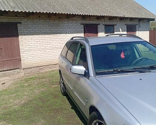Вольво В40, объемом двигателя 1.9 л и пробегом 328 тыс. км за 3500 $, фото 6 на Automoto.ua
