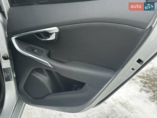 Сірий Вольво V40, об'ємом двигуна 1.6 л та пробігом 203 тис. км за 8990 $, фото 16 на Automoto.ua