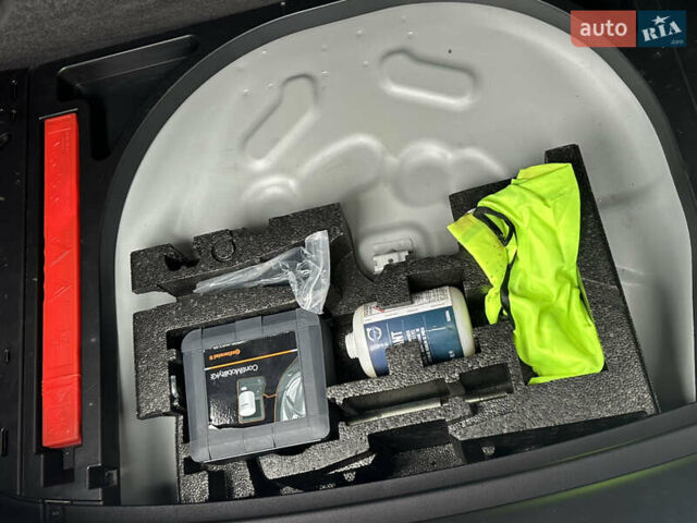 Сірий Вольво V40, об'ємом двигуна 1.6 л та пробігом 203 тис. км за 8990 $, фото 18 на Automoto.ua