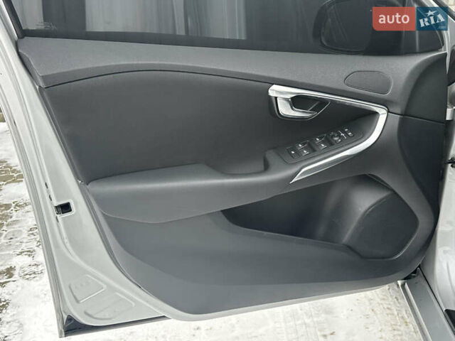 Сірий Вольво V40, об'ємом двигуна 1.6 л та пробігом 203 тис. км за 8990 $, фото 10 на Automoto.ua