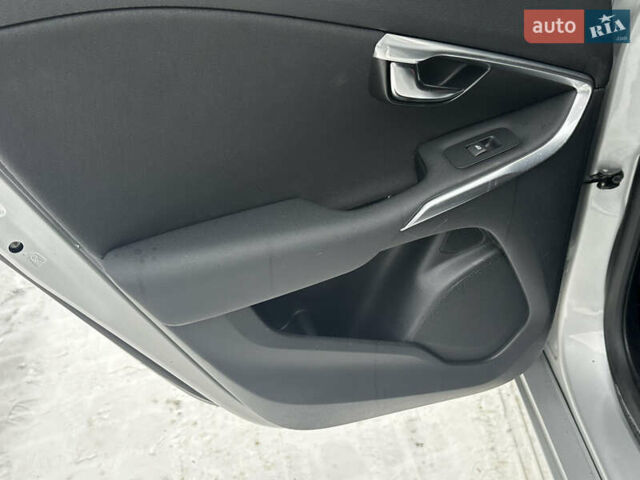 Сірий Вольво V40, об'ємом двигуна 1.6 л та пробігом 203 тис. км за 8990 $, фото 12 на Automoto.ua