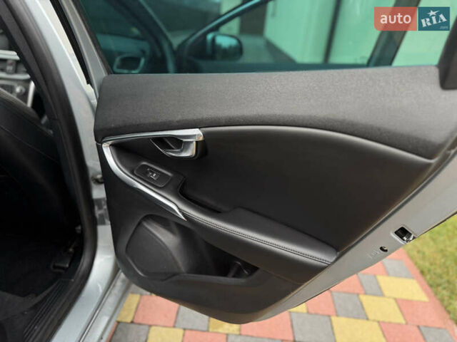 Серый Вольво В40, объемом двигателя 1.56 л и пробегом 210 тыс. км за 9950 $, фото 29 на Automoto.ua