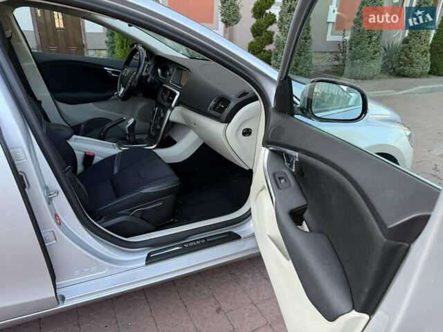 Сірий Вольво V40, об'ємом двигуна 1.56 л та пробігом 220 тис. км за 10699 $, фото 34 на Automoto.ua